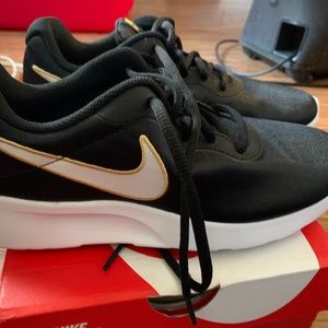 Nike Tanjun SE (Women’s)